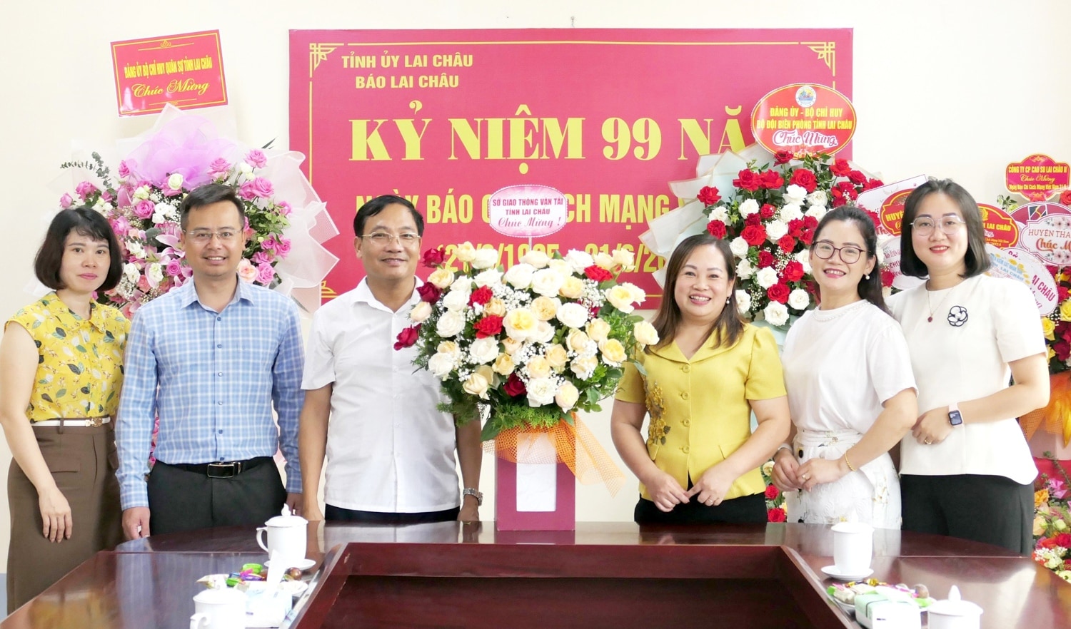 Nhiều cơ quan, đơn vị chúc mừng Báo Lai Châu nhân ngày Báo chí Cách mạng Việt Nam 21/6