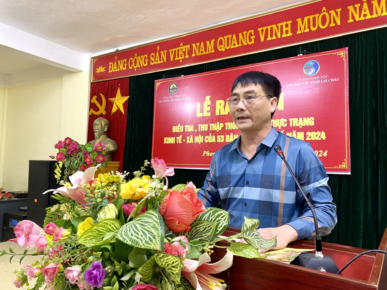 Đồng chí Lê Lâm Bằng – Cục trưởng Cục thống kê tỉnh phát biểu tại lễ ra quân.