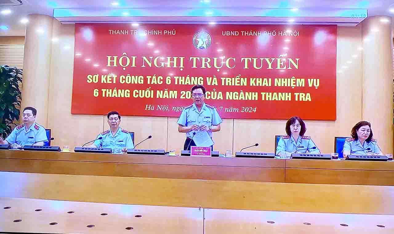 Lãnh đạo Thanh tra thành phố Hà Nội tham luận tại hội nghị.