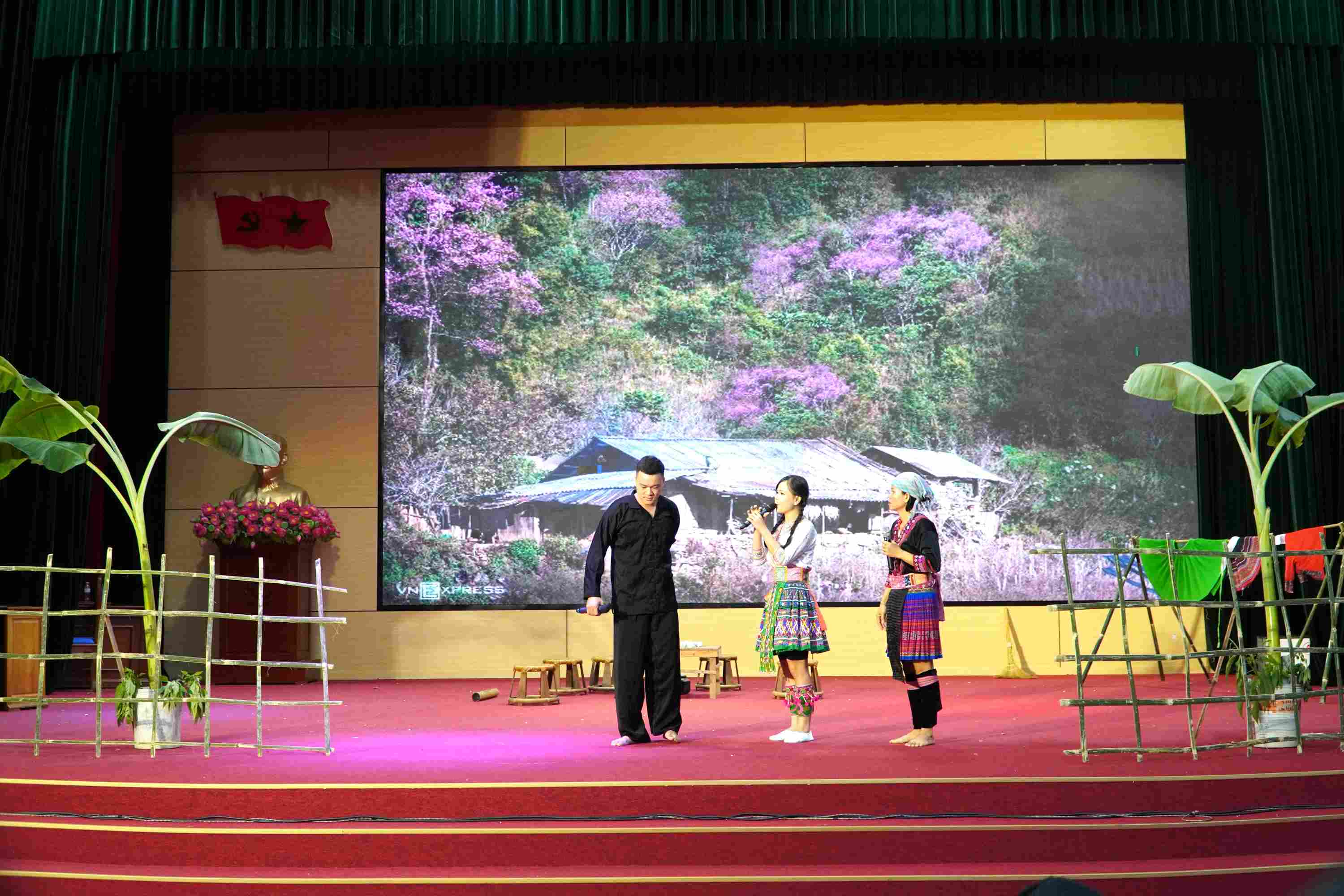 Tiểu phẩm “Ánh sáng vùng cao” của Đảng bộ xã Nậm Hàng, đội đạt giải nhất tại hội thi.