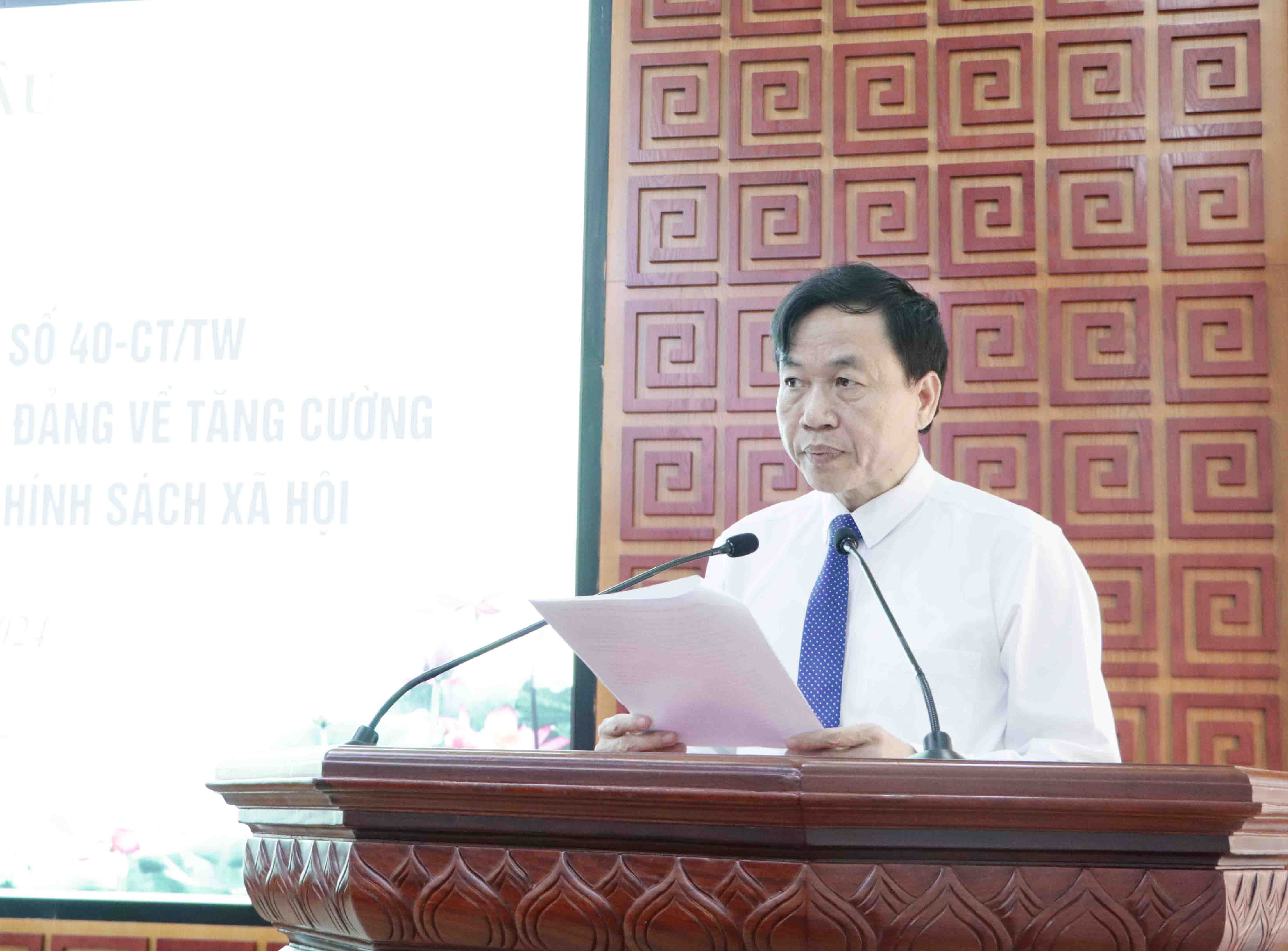 Đồng chí Lê Văn Lương – Phó Bí thư Tỉnh ủy, Chủ tịch UBND tỉnh phát biểu khai mạc hội nghị.