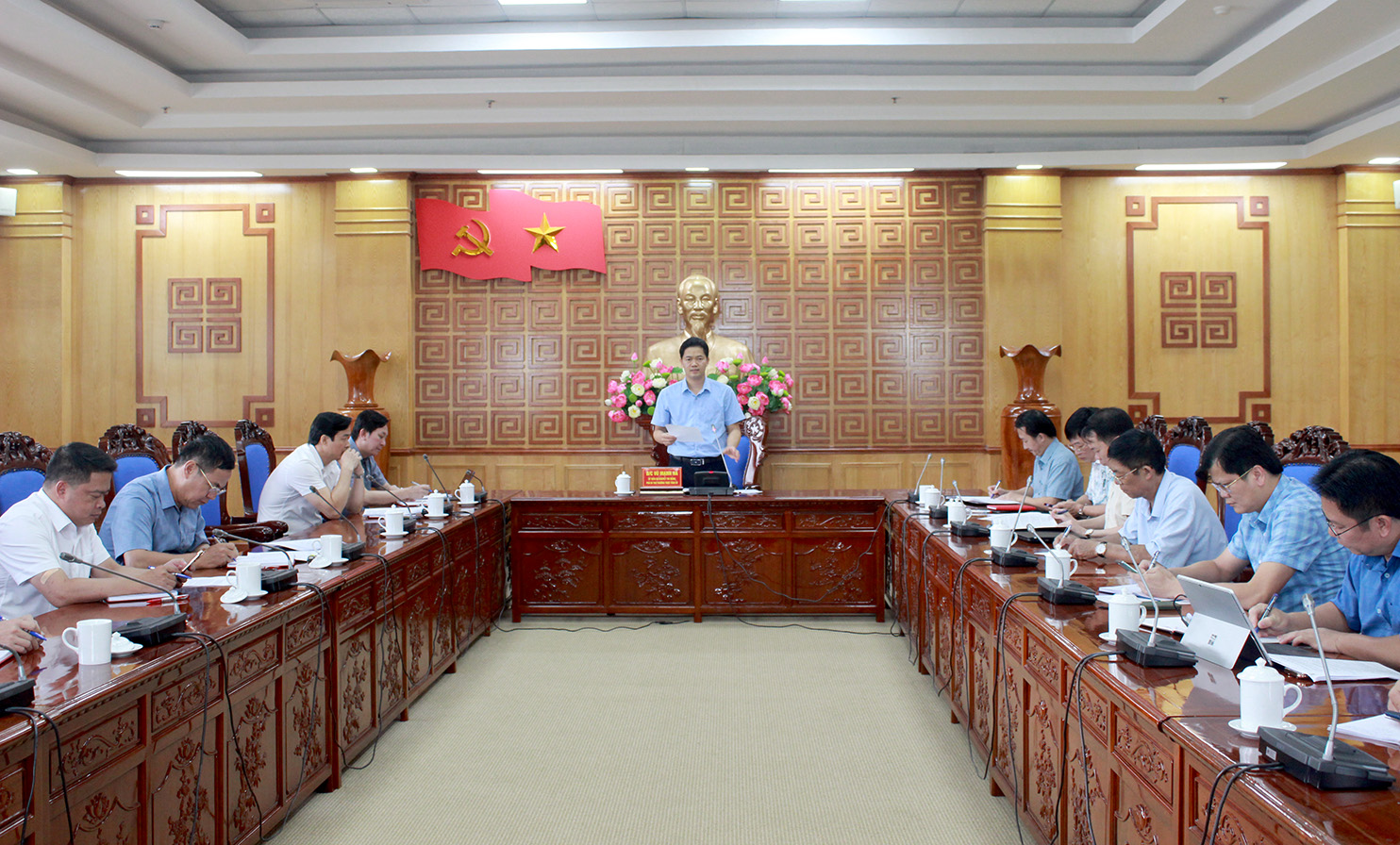 Quang cảnh buổi họp.