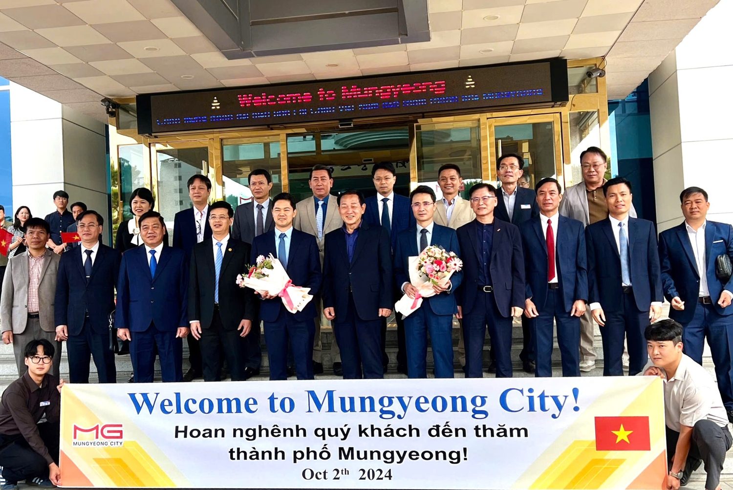 Phó Bí thư Thường trực Tỉnh ủy Vũ Mạnh Hà và Đoàn công tác của tỉnh thăm, làm việc tại Hàn Quốc