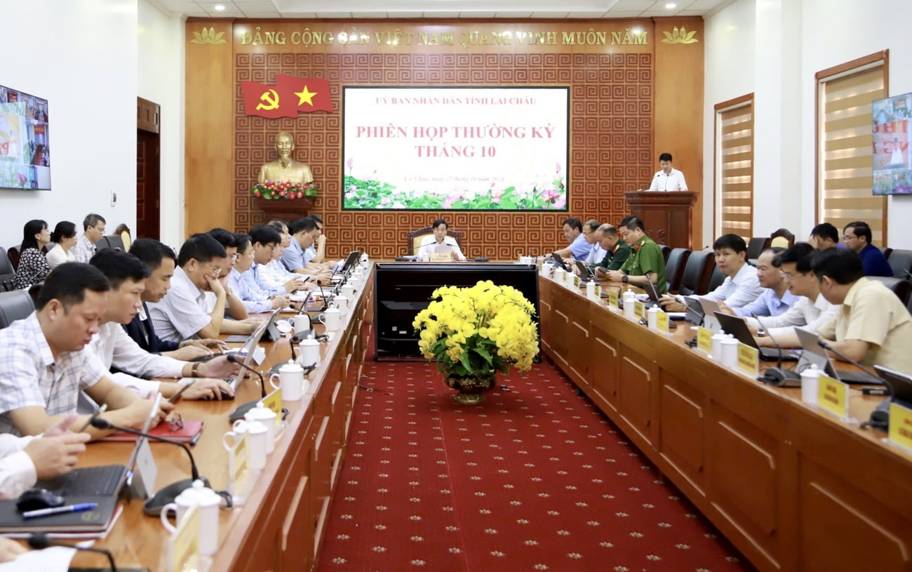 Phiên họp UBND tỉnh thường kỳ tháng 10