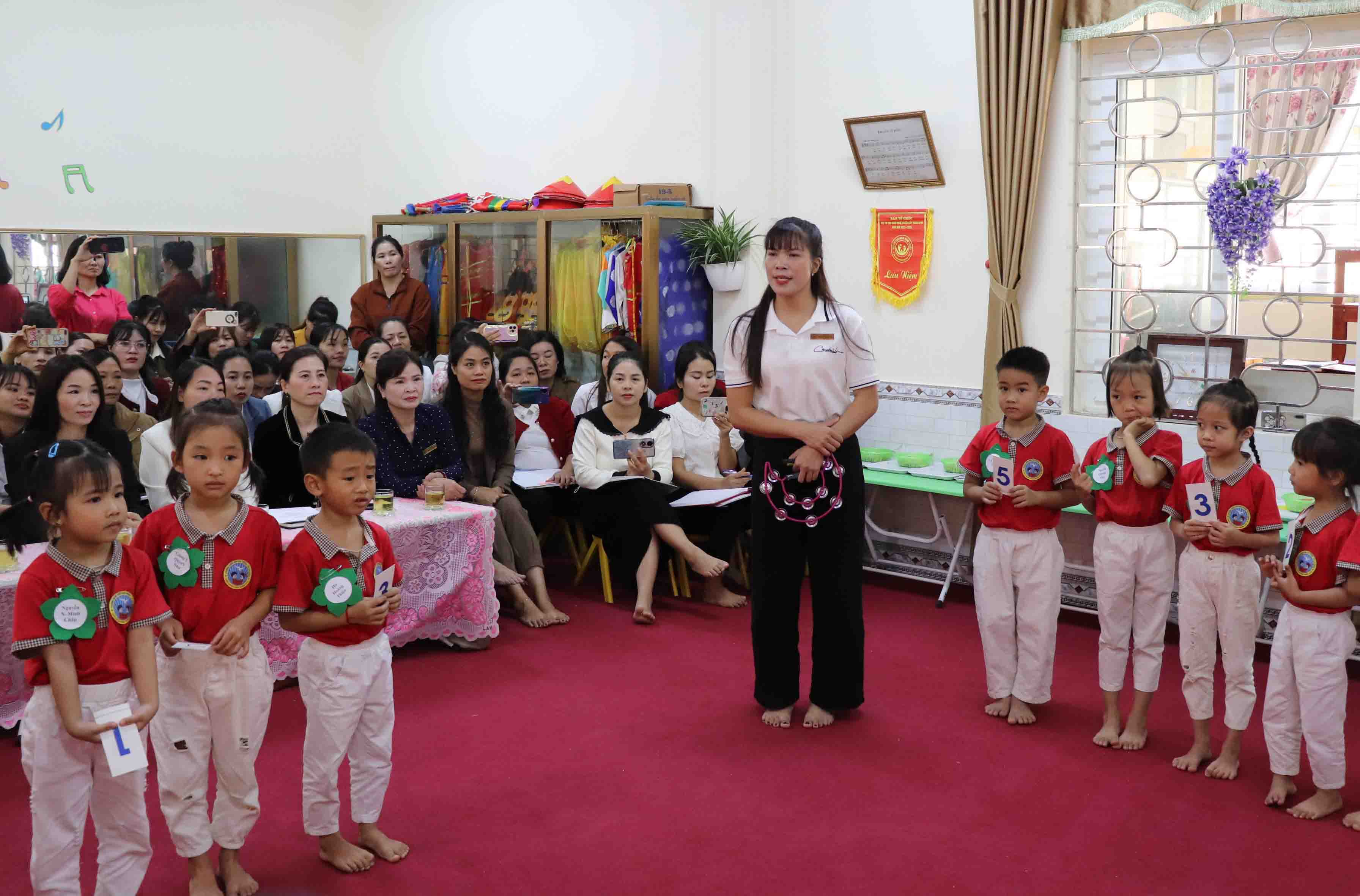 Giao lưu, chia sẻ chuyên môn cấp học mầm non 