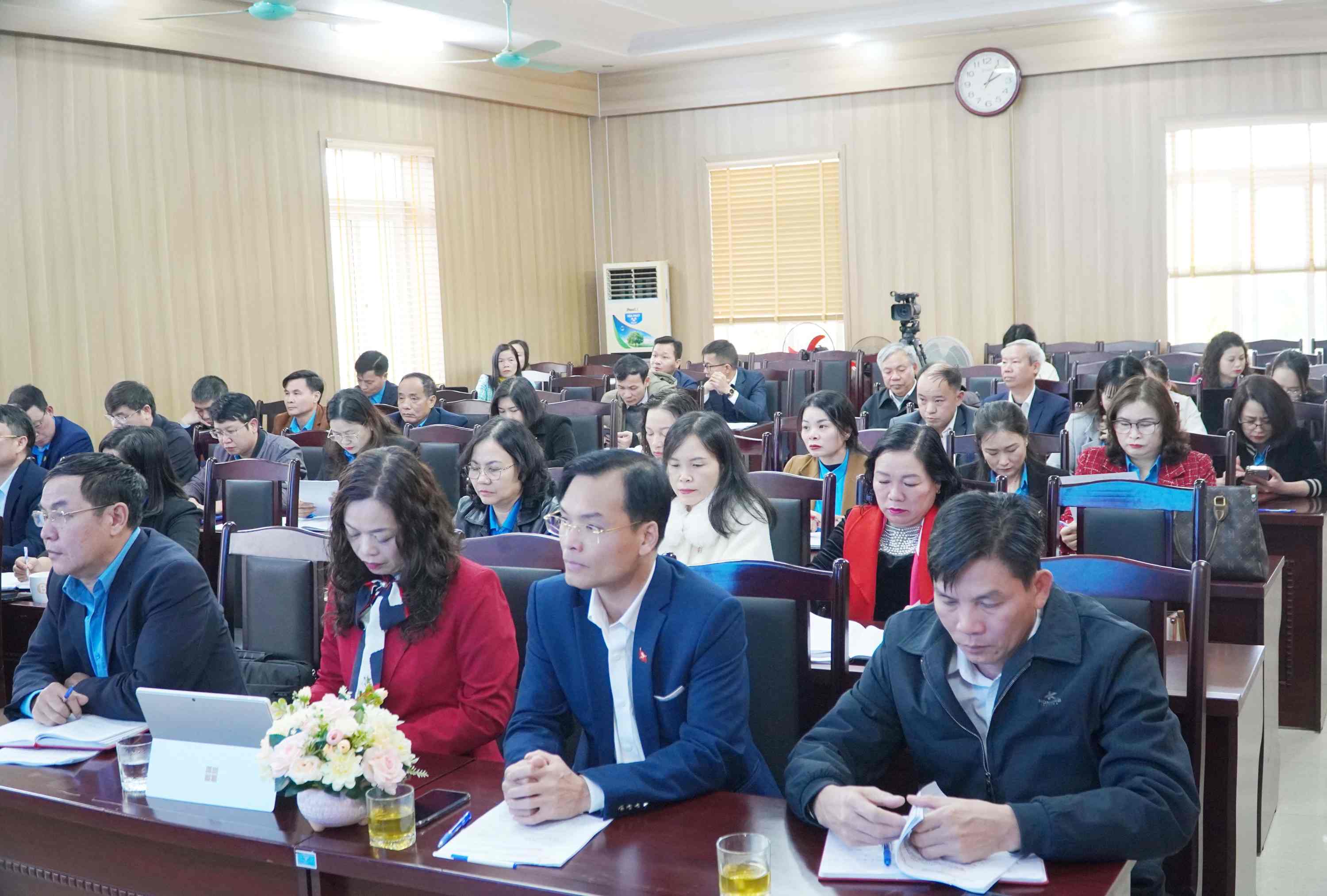 Các đại biểu dự Hội nghị BCH LĐLĐ tỉnh lần thứ sáu (mở rộng), khóa XIII, nhiệm kỳ 2023 - 2028.