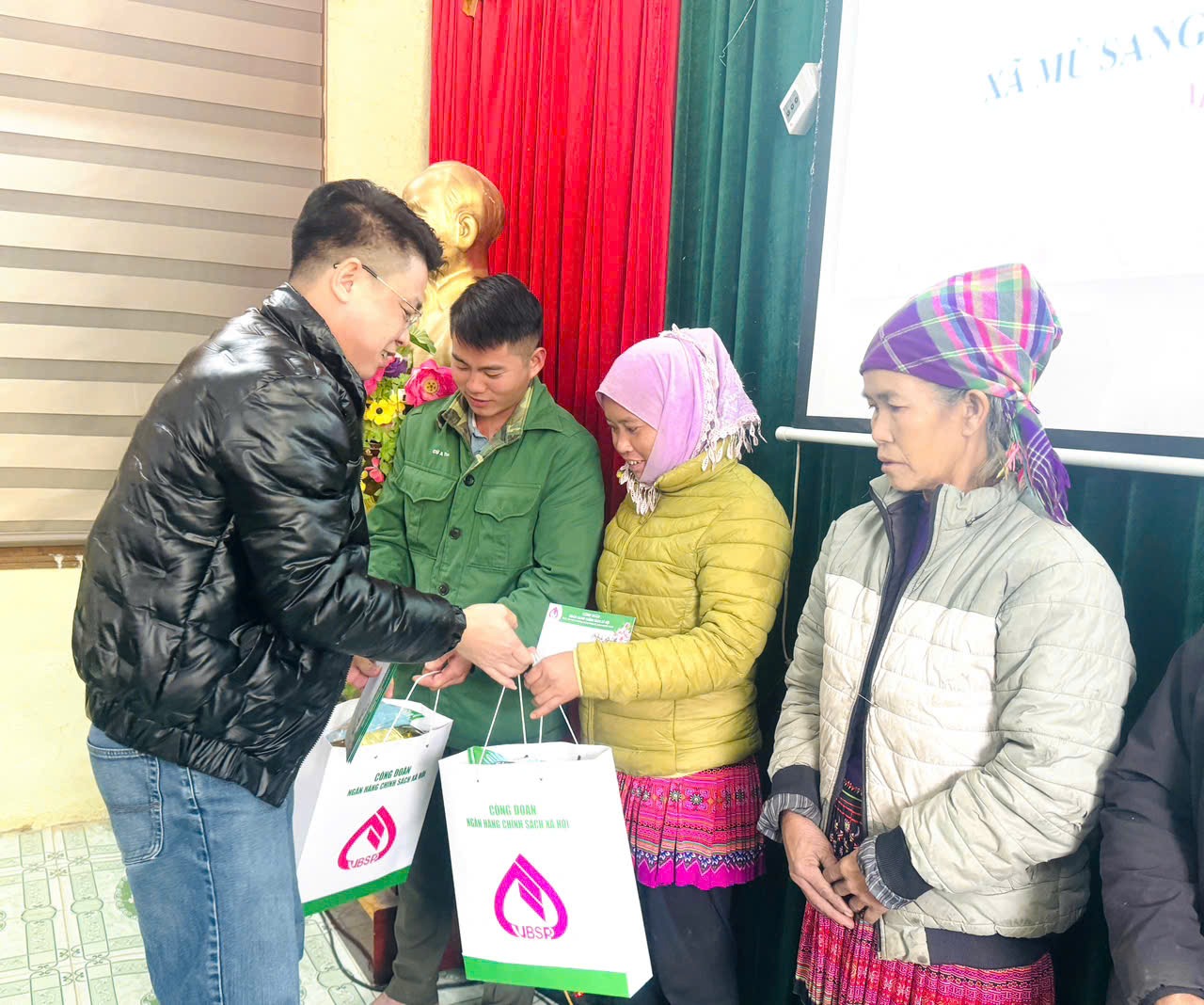 Thắp sáng niềm tin nơi biên cương Tổ quốc
