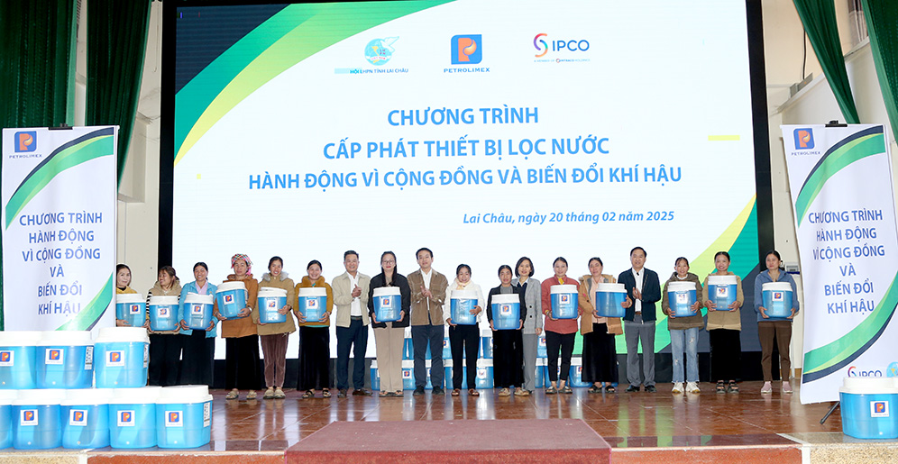 Cấp phát thiết bị lọc nước - hành động vì cộng đồng và biến đổi khí hậu