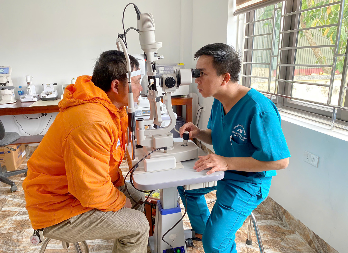 Với phương châm hết lòng vì người bệnh Phòng khám mắt Dr Thắng luôn thu hút người dân đến khám. Với phương châm hết lòng vì người bệnh Phòng khám mắt Dr Thắng luôn thu hút người dân đến khám.