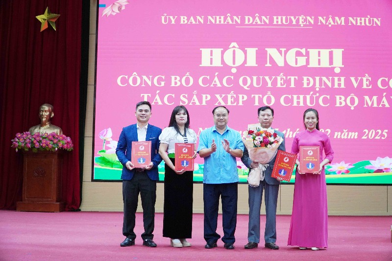 Hội nghị công bố quyết định của UBND huyện về công tác cán bộ