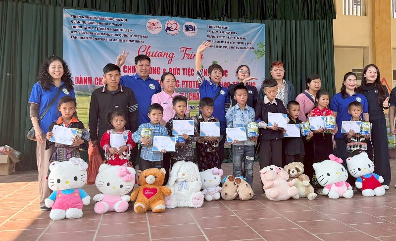 “Hội chợ 0 đồng và bữa tiệc hạnh phúc”