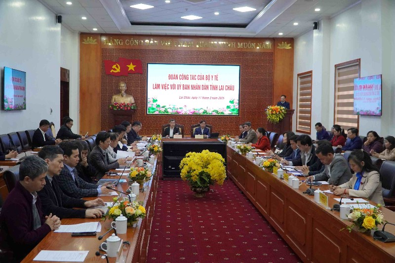 Thứ trưởng Bộ Y tế Trần Văn Thuấn thăm, làm việc tại tỉnh Lai Châu