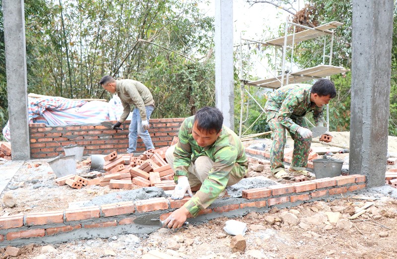 Hỗ trợ, đổi công xây nhà 
