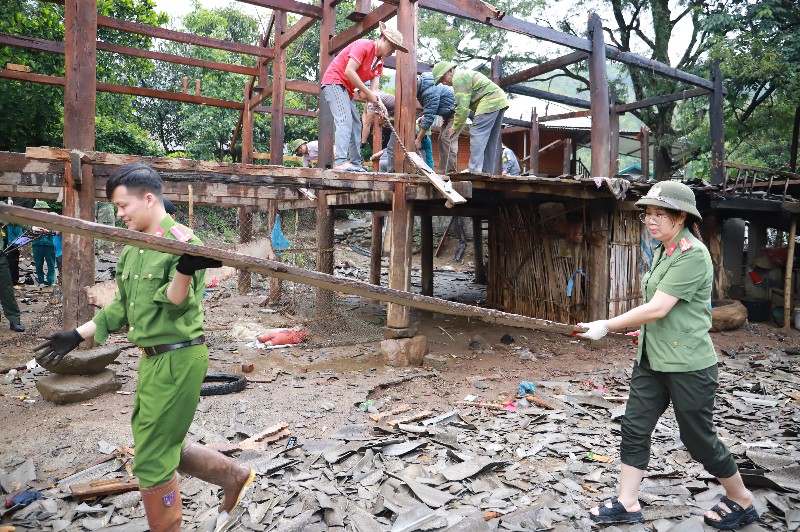 Phòng An ninh chính trị nội bộ giúp dân xoá nhà tạm, nhà dột nát