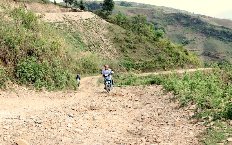 Người dân Sàng Cải mong mỏi một con đường