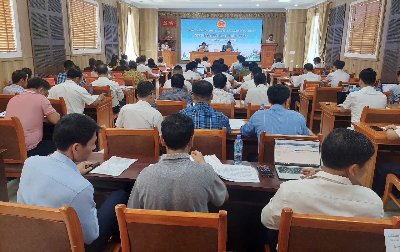 quang cảnh kỳ họp