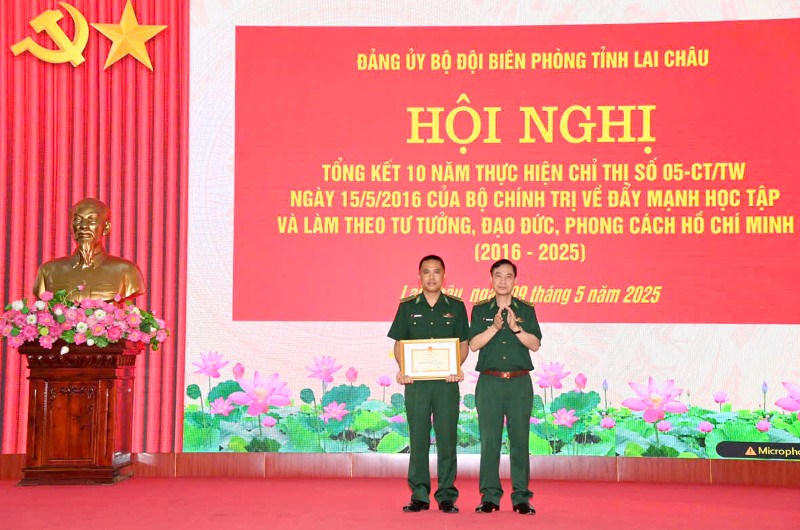 6 tập thể, 14 cá nhân được khen thưởng trong thực hiện Chỉ thị 05-CT/TW