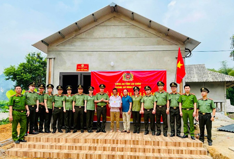 Khánh thành và bàn giao 4 ngôi nhà tình nghĩa