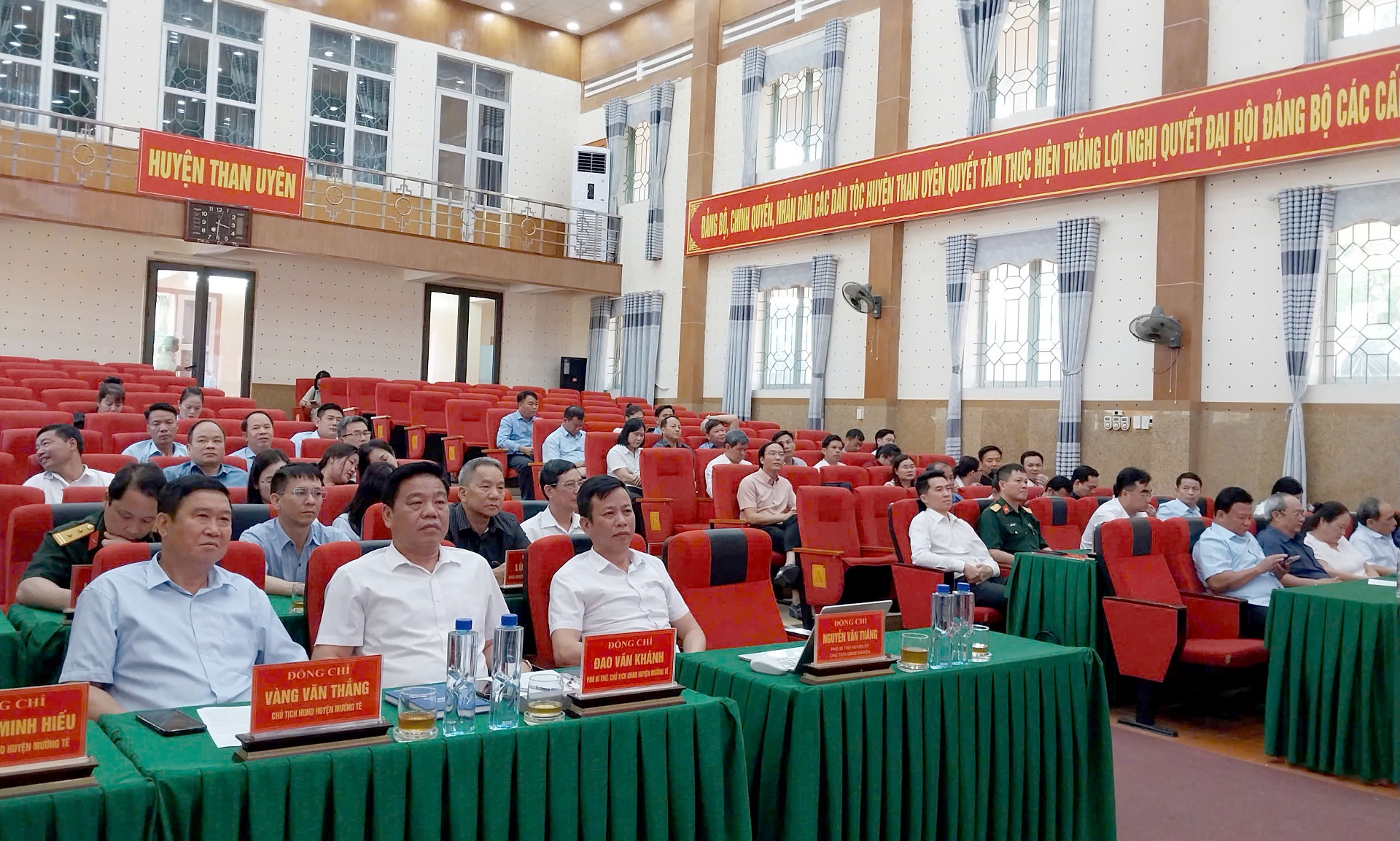 Các đại biểu dự Hội nghị.