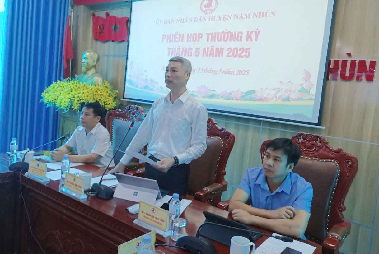 Đồng chí Hà Văn Sơn phát biểu kết luận phiên họp.