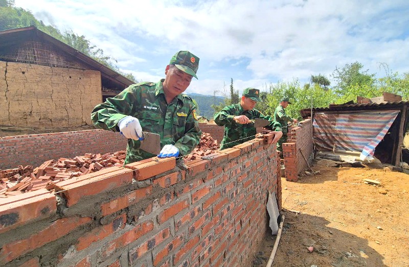 Ra quân hỗ trợ xoá nhà tạm, nhà dột nát