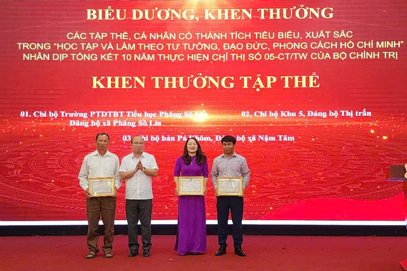 Sìn Hồ: Tổng kết 10 năm thực hiện Chỉ thị số 05 của Bộ Chính trị