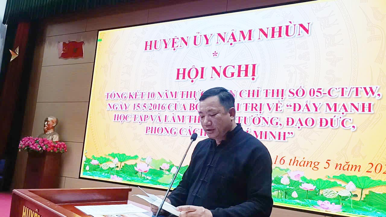 Đại biểu phát biểu tham luận tại Hội nghị.