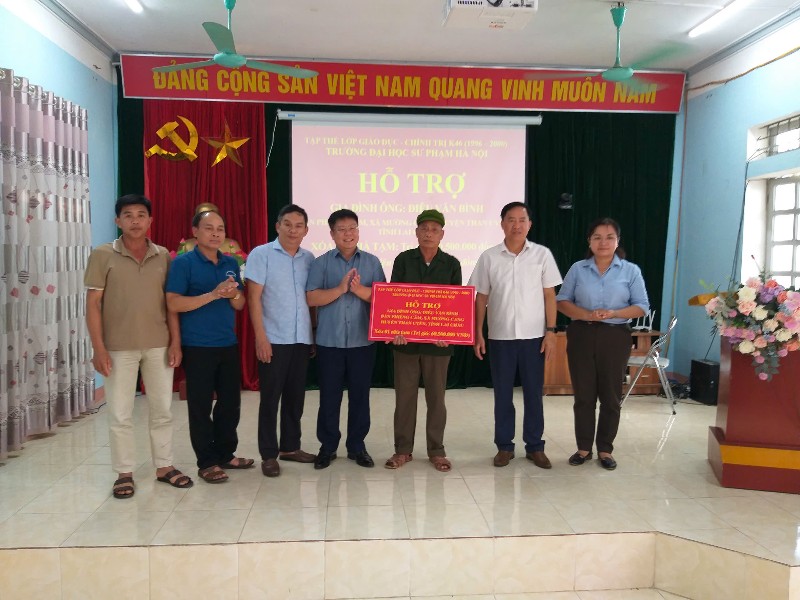 Trao 60,5 triệu đồng hỗ trợ xoá nhà tạm cho hộ nghèo ở Mường Cang