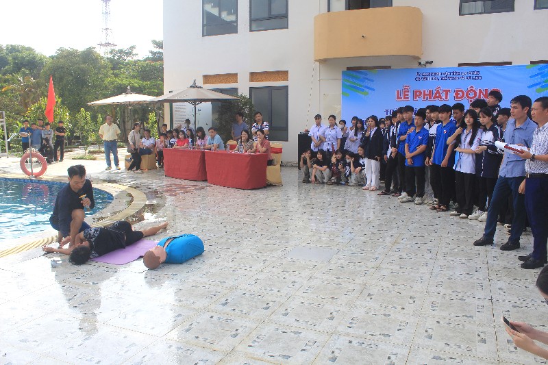 Lễ phát động toàn dân tập luyện môn bơi, phòng chống đuối nước trẻ em 