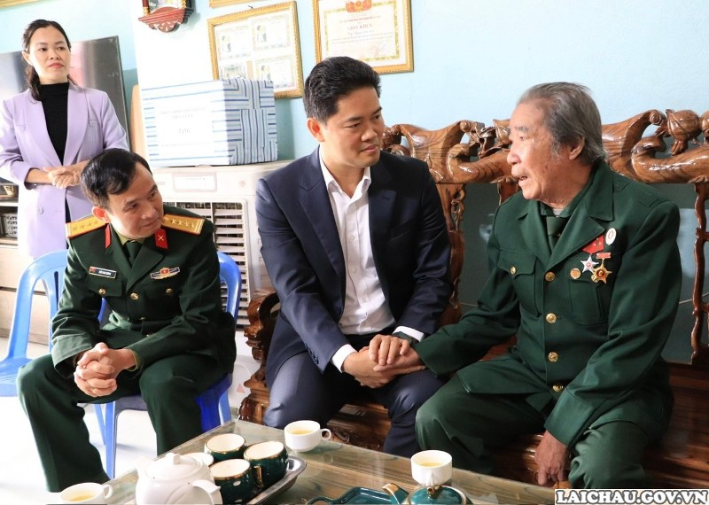 Học Bác từ trái tim - làm theo Bác bằng hành động