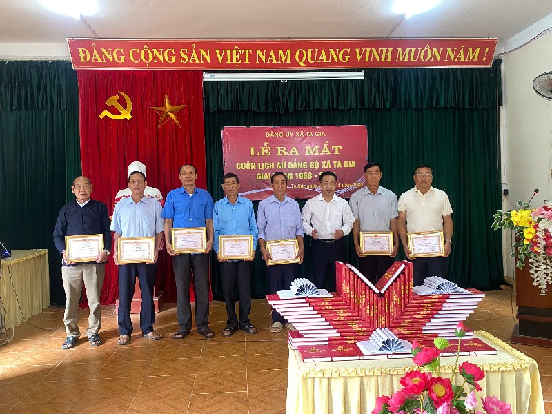 Ra mắt cuốn lịch sử Đảng bộ xã Ta Gia, giai đoạn 1968 - 2024