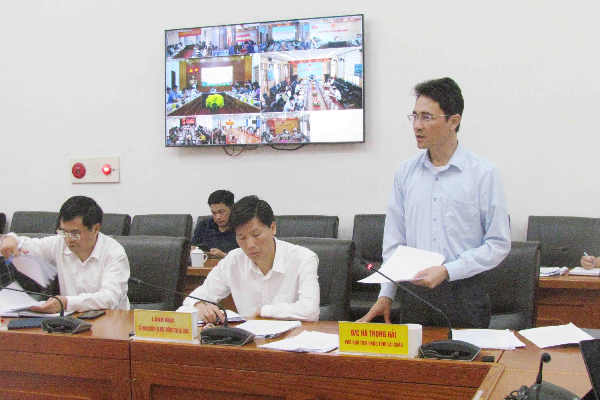 Đồng chí Hà Trọng Hải - Phó Chủ tịch UBND tỉnh, Phó trưởng Ban Thường trực Ban Chỉ huy PCTT&TKCN tỉnh đề nghị các địa phương cần chủ động trong công tác kiểm tra, xử lý sạt sụt kịp thời.