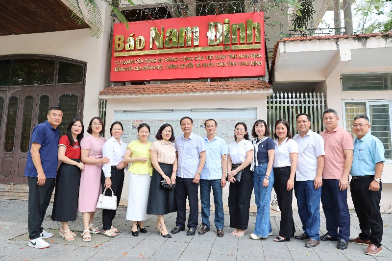 Học tập, trao đổi nghiệp vụ làm báo tại Báo Nam Định