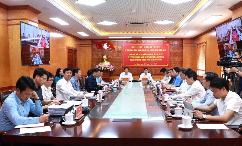 Đồng chí Lê Hoài Trung - Bí thư Trung ương Đảng, Chánh Văn phòng Trung ương Đảng làm việc với Ban Thường vụ Tỉnh ủy Lai Châu