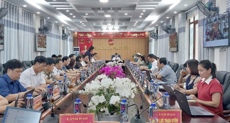 UBND huyện Than Uyên: Phiên họp thường kỳ tháng 5