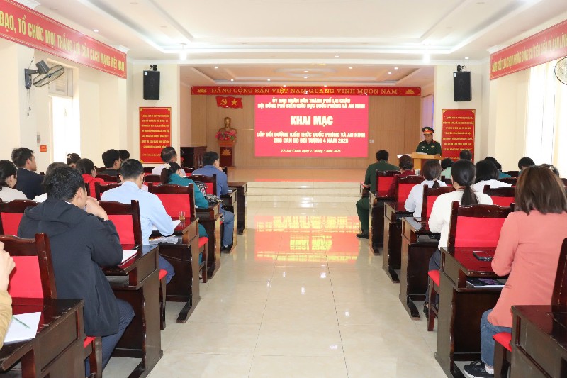 70 học viên tham gia lớp Bồi dưỡng kiến thức Quốc phòng và An ninh cho cán bộ đối tượng 4 năm 2025