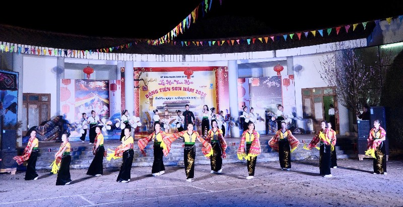 Bảo tồn, phát huy bản sắc văn hóa các dân tộc gắn với phát triển du lịch