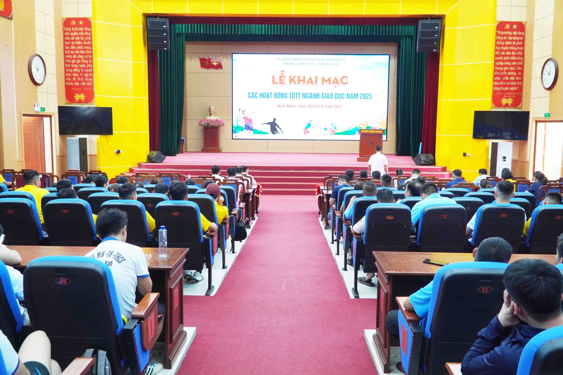 Quang cảnh Lễ khai mạc các hoạt động TDTT ngành giáo dục huyện Nậm Nhùn năm 2025.