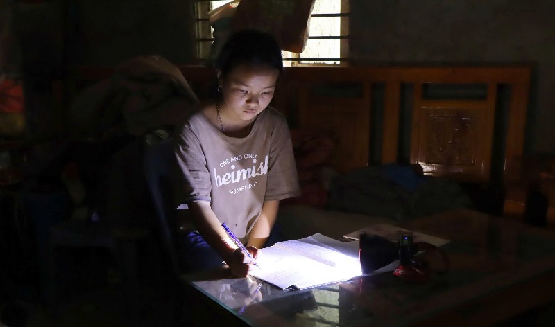 Mong điện về vùng khó