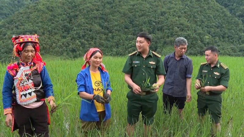 Đẩy mạnh phong trào thi đua