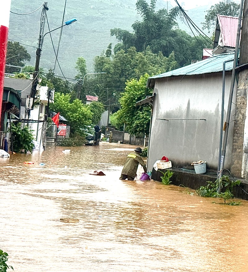 Tập trung ứng phó với mưa lớn gây ngập lụt, sạt lở đất, lũ quét