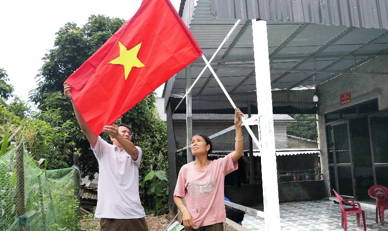 Ấm tình Bác, đẹp tình non sông