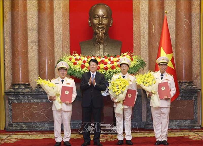 Chủ tịch nước Lương Cường trao quyết định thăng cấp bậc hàm Thượng tướng cho lãnh đạo Bộ Công an