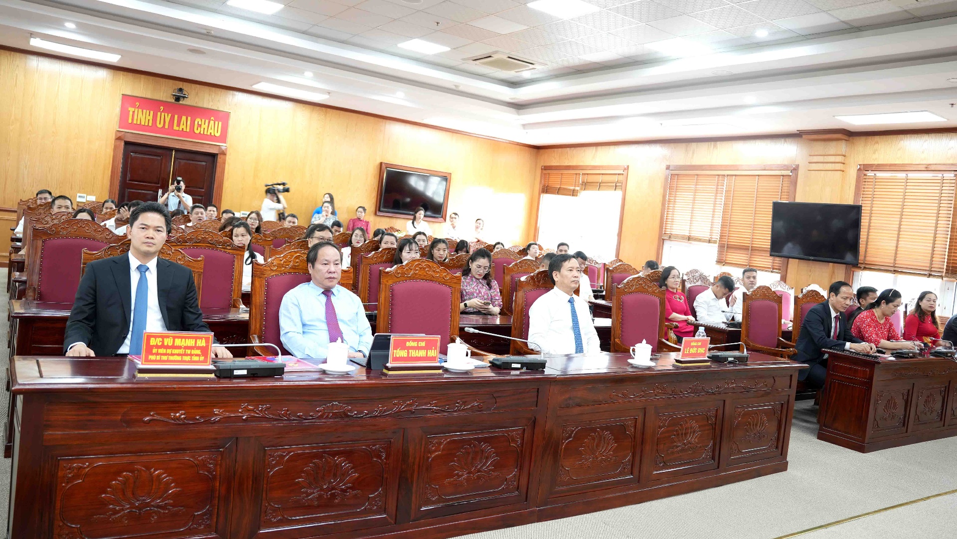 Các đại biểu dự Hội nghị.
