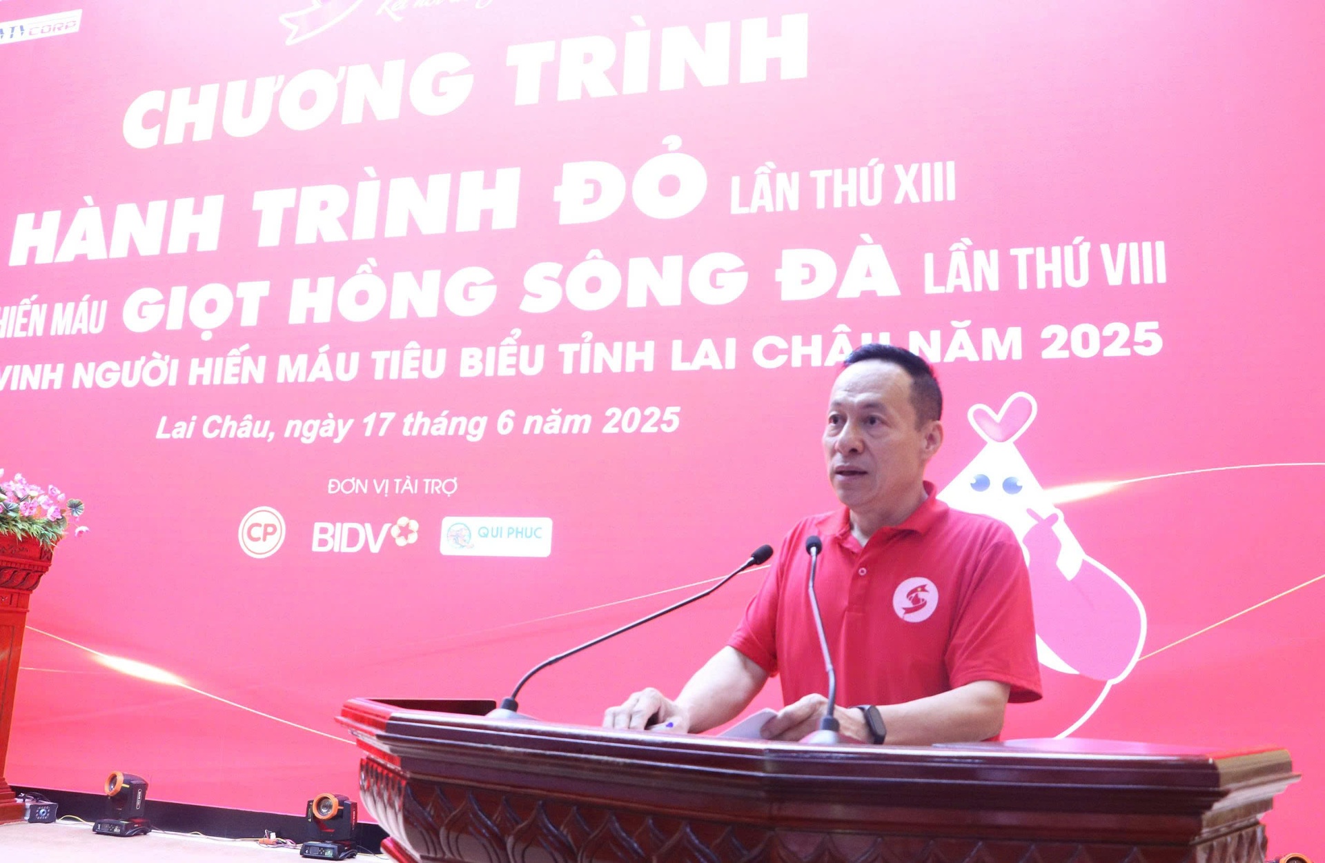 Đồng chí Bùi Việt Cường Chủ tịch Hội Chữ thập đỏ, Phó trưởng Ban Thường trực Ban Chỉ đạo vận động HMTN tỉnh phát biểu tại Chương trình.