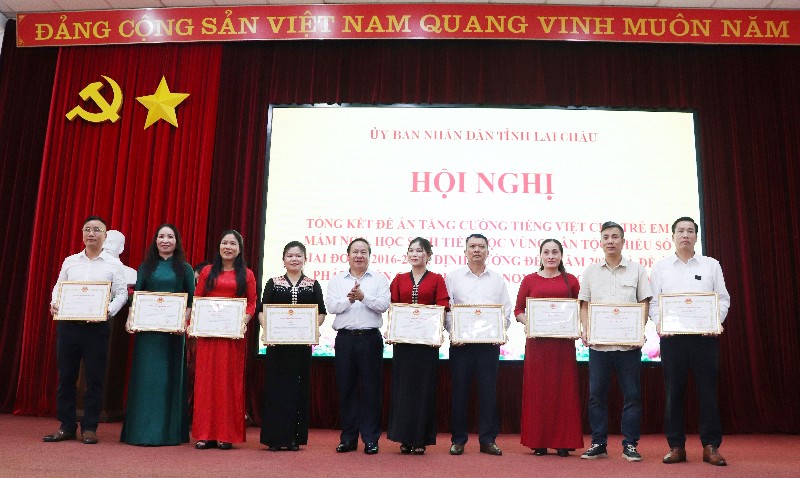Tổng kết hai đề án: “Tăng cường tiếng Việt cho trẻ em mầm non, học sinh tiểu học người dân tộc thiểu số” và “Phát triển giáo dục mầm non”