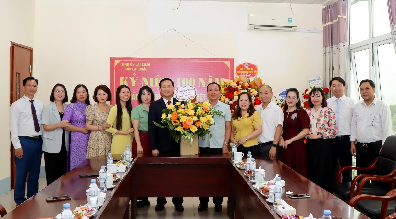 Ban Tuyên giáo và Dân vận Tỉnh ủy; các đơn vị chúc mừng Báo Lai Châu nhân Ngày Báo chí Cách mạng Việt Nam 21/6