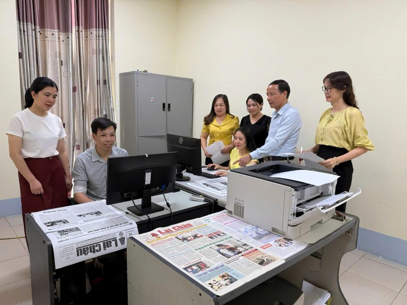 Cầu nối thông tin, định hướng dư luận xã hội