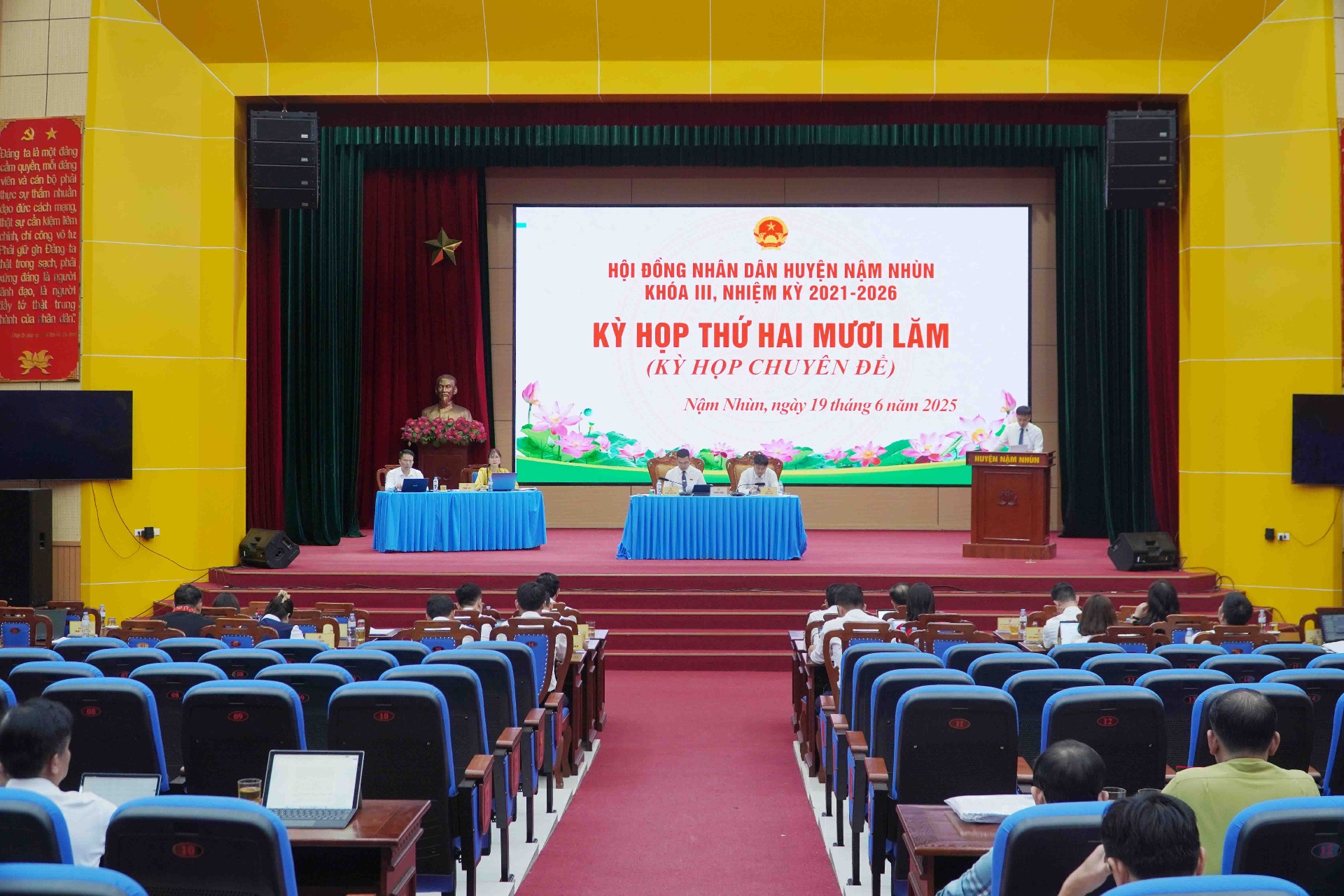 Quang cảnh kỳ họp.