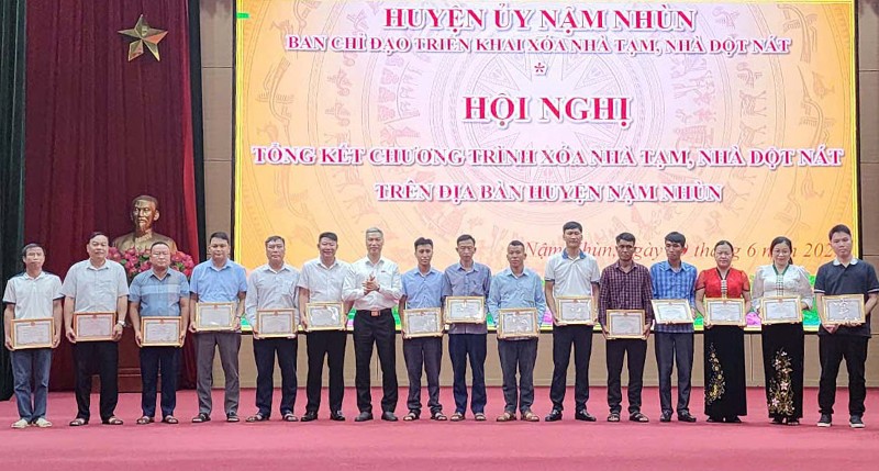 Tổng kết Chương trình xóa nhà tạm, nhà dột nát trên địa bàn huyện Nậm Nhùn